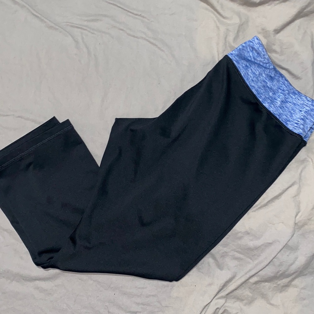 Black crop leggings